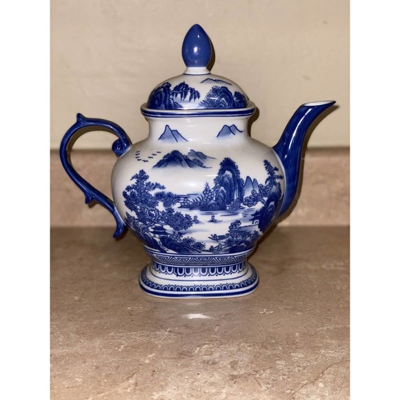 BOMBAY COFFEE /TEAPOT 52 OZ BLUE WILLOW ORIENTAL LANDSCAPE SCENE BLUE & WHITE - Picture 6 of 9